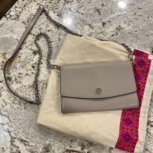 Tory Burch Robinson Crossbody, Greige, Chrome removable chain strap.